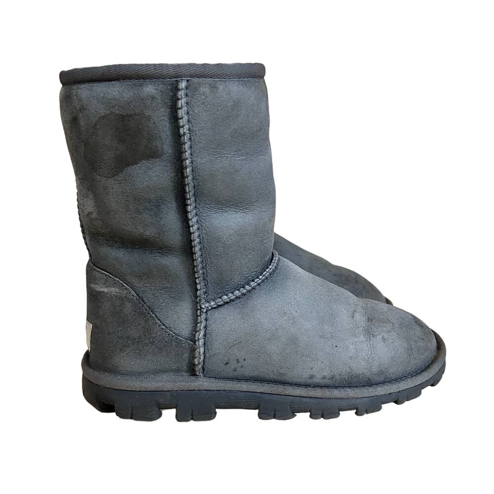 UGG Australia - Essential Short Classic - Boots - Gray - Women's - 6 - S/N 5835